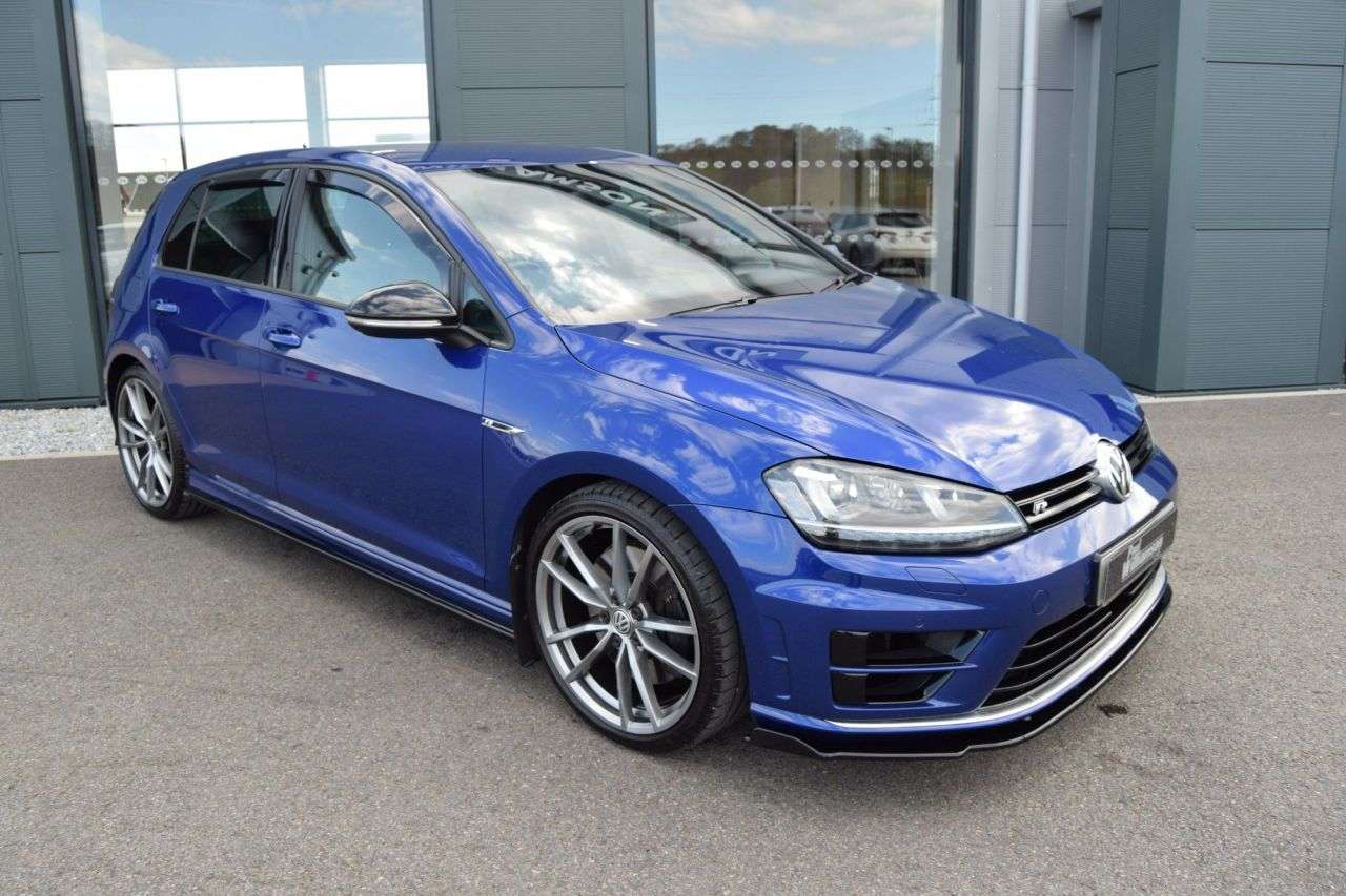 A 2017 VOLKSWAGEN GOLF 2.0 TSI BlueMotion Tech R Hatchback 5dr Petrol DSG 4Motion Euro 6 (s/s) (30 A 2017 VOLKSWAGEN GOLF 2.0 TSI BlueMotion Tech R Hatchback 5dr Petrol DSG 4Motion Euro 6 (s/s) (30