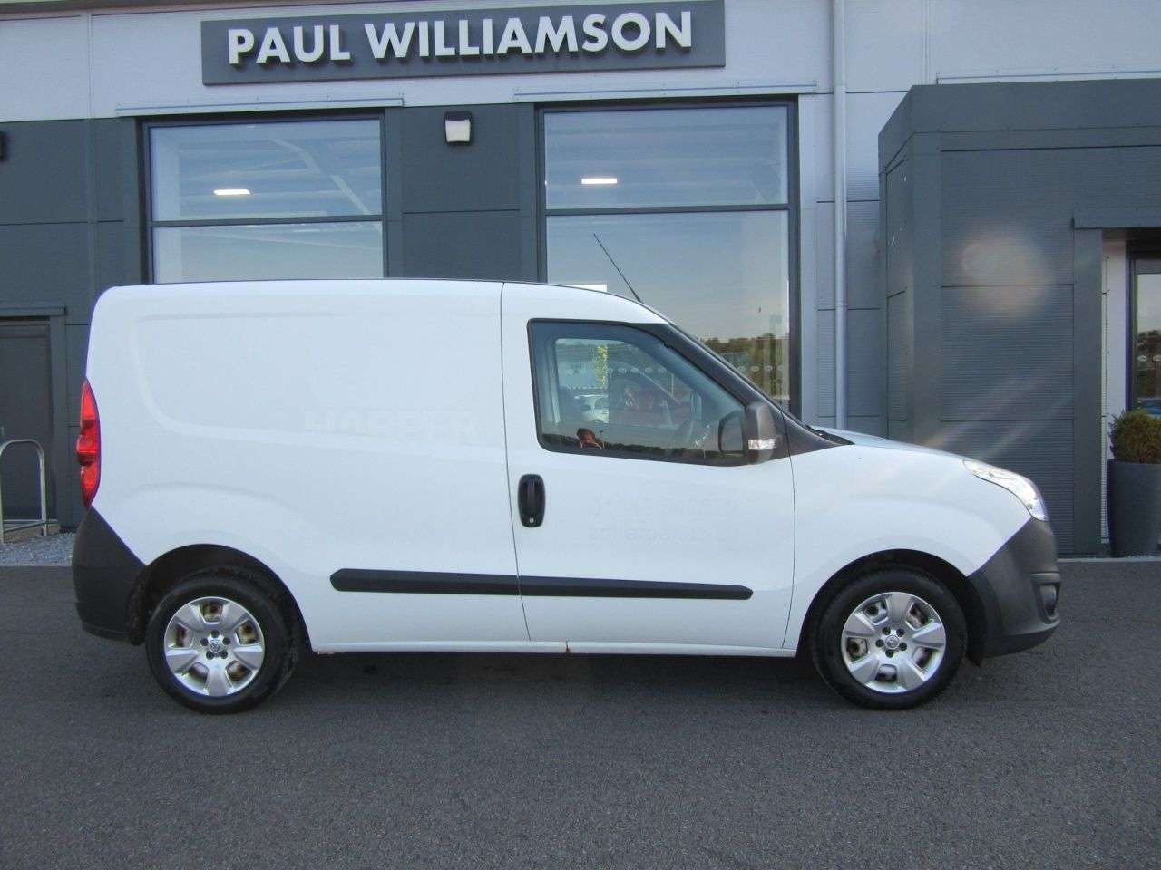 A 2016 VAUXHALL COMBO 1.3 CDTi 2000 16v Panel Van 3dr Diesel Manual FWD L1 H1 (133 g/km, 89 bhp) A 2016 VAUXHALL COMBO 1.3 CDTi 2000 16v Panel Van 3dr Diesel Manual FWD L1 H1 (133 g/km, 89 bhp)