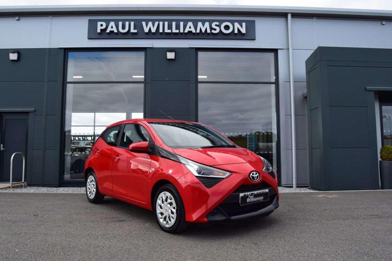 A 2021 TOYOTA AYGO 1.0 VVT-i x-play Hatchback 5dr Petrol Manual Euro 6 (s/s) (71 ps) A 2021 TOYOTA AYGO 1.0 VVT-i x-play Hatchback 5dr Petrol Manual Euro 6 (s/s) (71 ps)