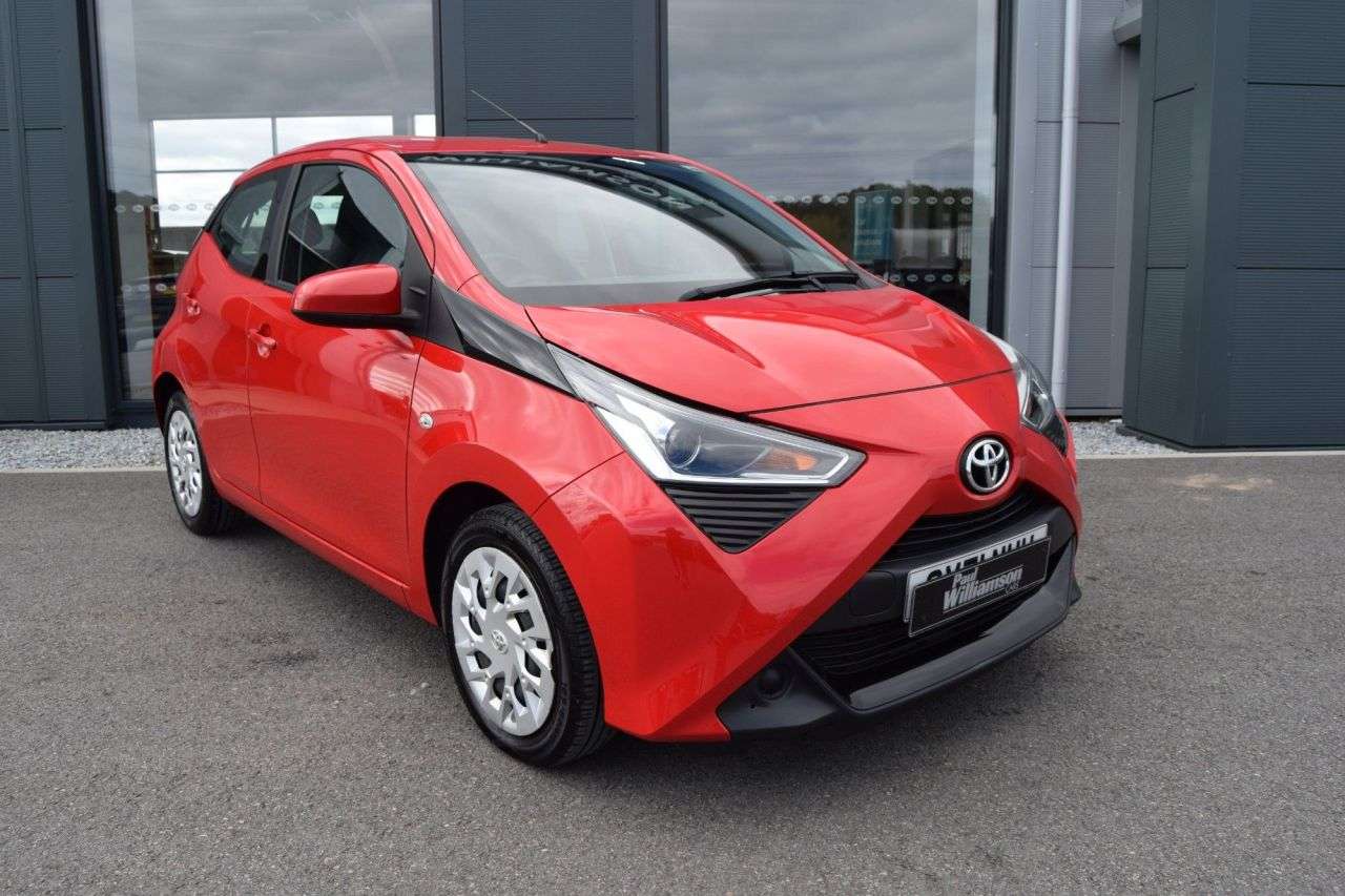 A 2021 TOYOTA AYGO 1.0 VVT-i x-play Hatchback 5dr Petrol Manual Euro 6 (s/s) (71 ps) A 2021 TOYOTA AYGO 1.0 VVT-i x-play Hatchback 5dr Petrol Manual Euro 6 (s/s) (71 ps)