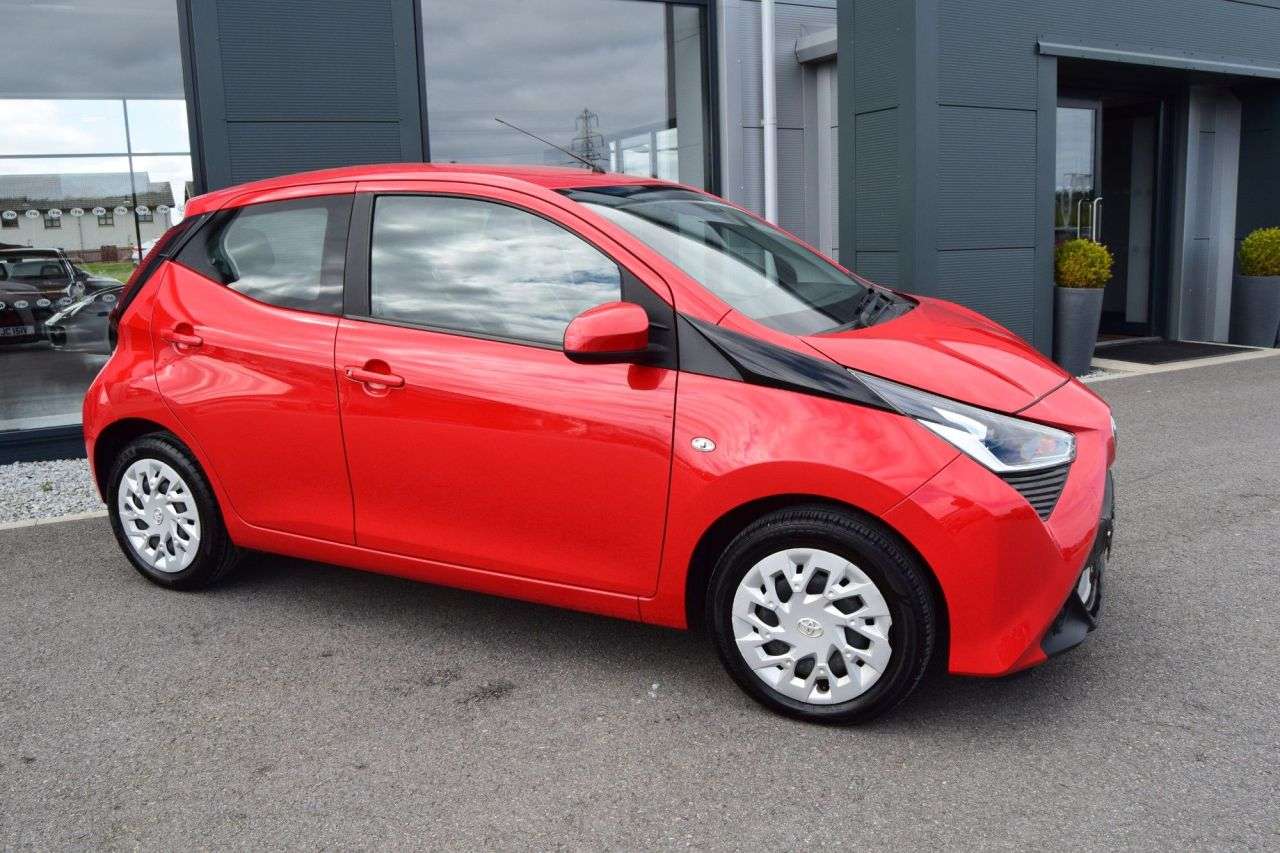 A 2021 TOYOTA AYGO 1.0 VVT-i x-play Hatchback 5dr Petrol Manual Euro 6 (s/s) (71 ps) A 2021 TOYOTA AYGO 1.0 VVT-i x-play Hatchback 5dr Petrol Manual Euro 6 (s/s) (71 ps)