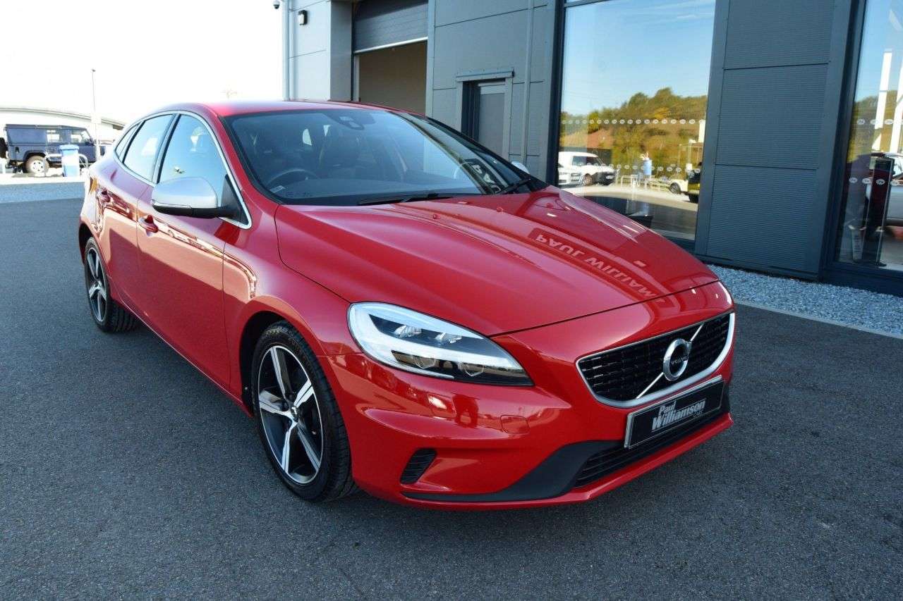 2017 VOLVO V40 2017 VOLVO V40