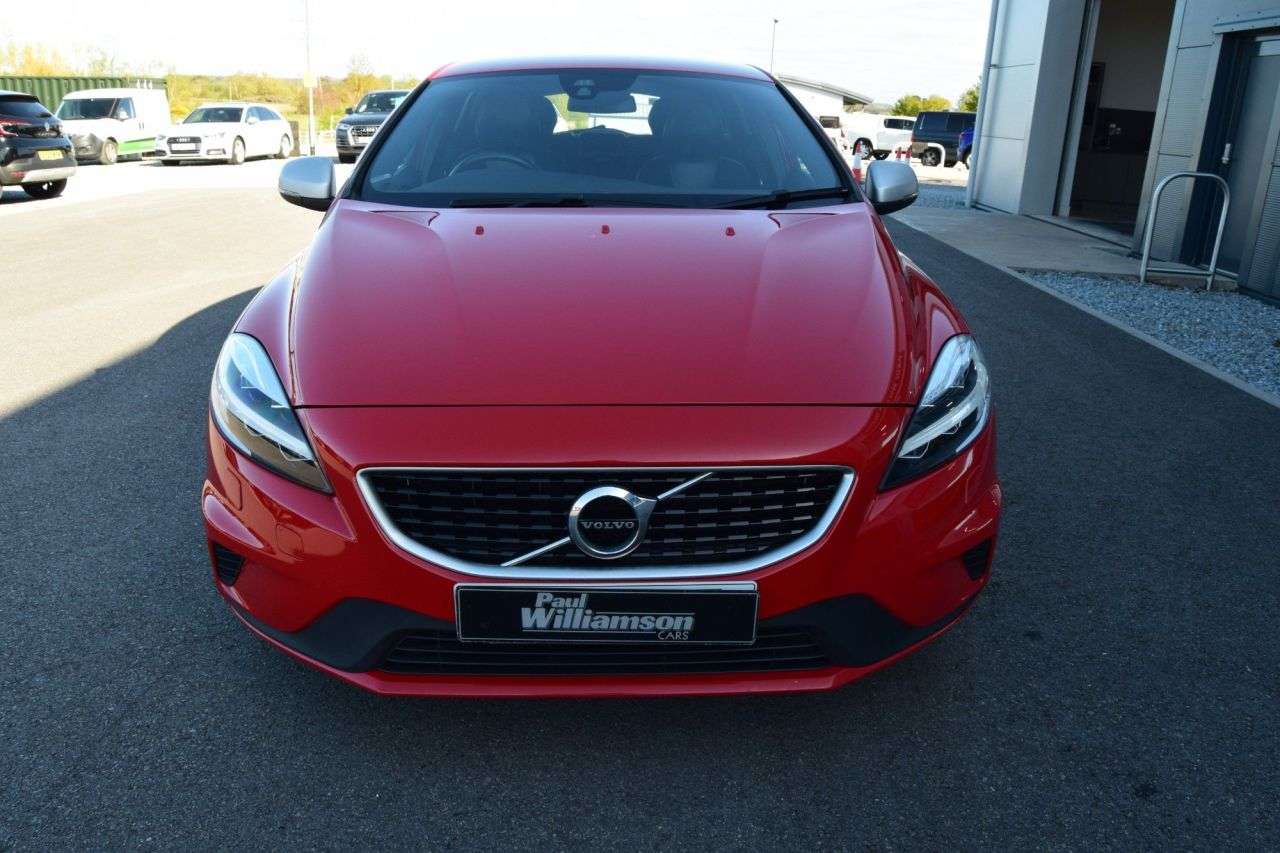 2017 VOLVO V40 2017 VOLVO V40