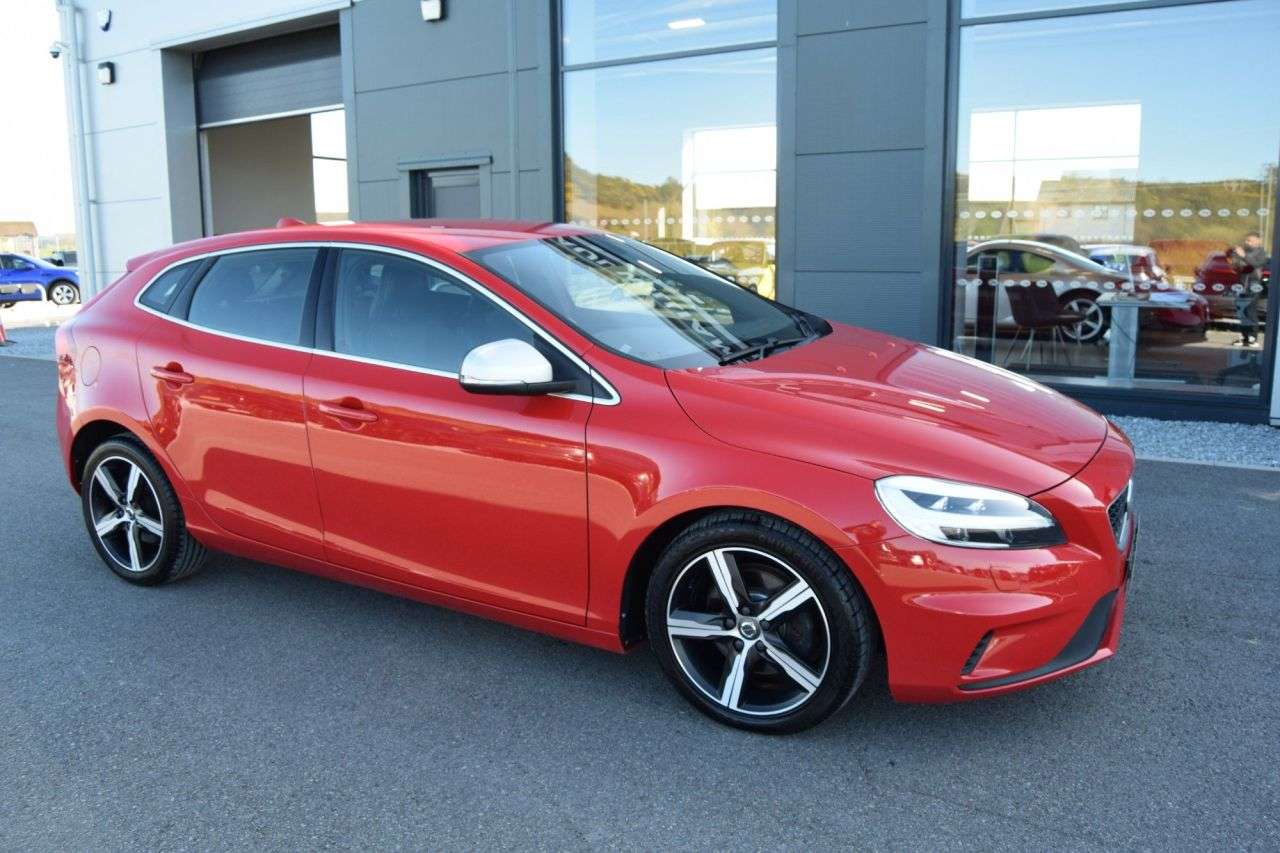 2017 VOLVO V40 2017 VOLVO V40