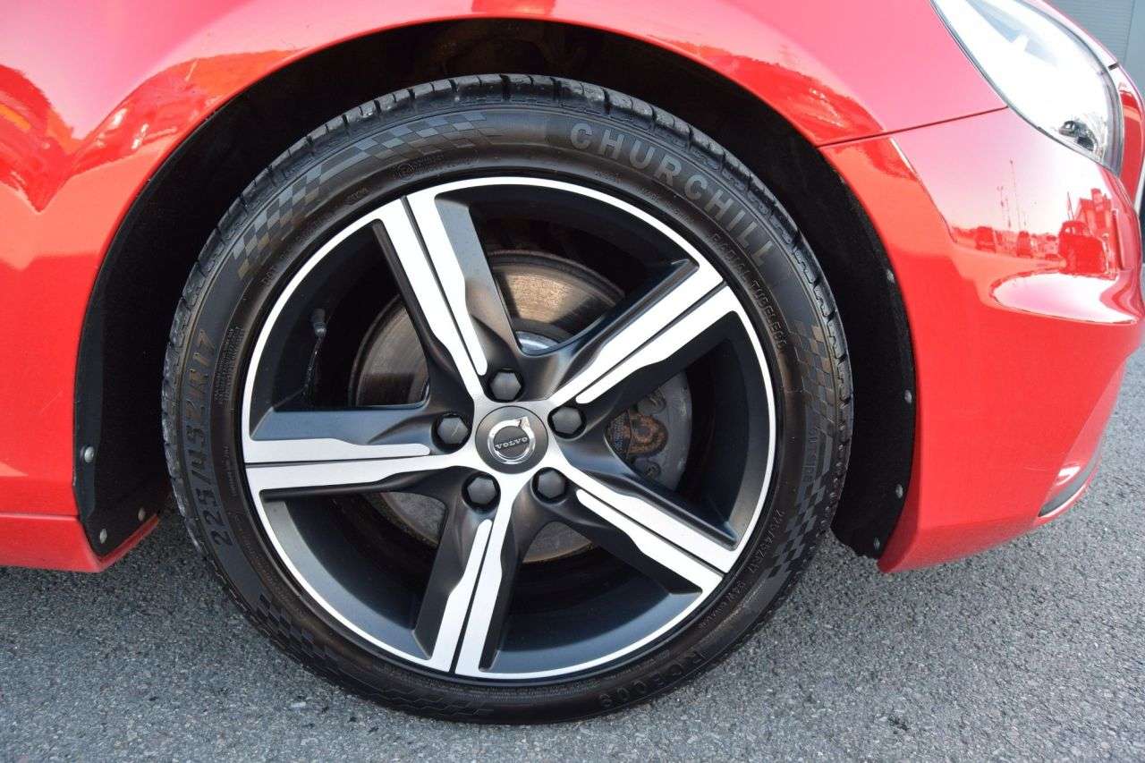 2017 VOLVO V40 2017 VOLVO V40