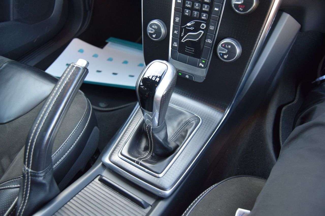 2017 VOLVO V40 2017 VOLVO V40