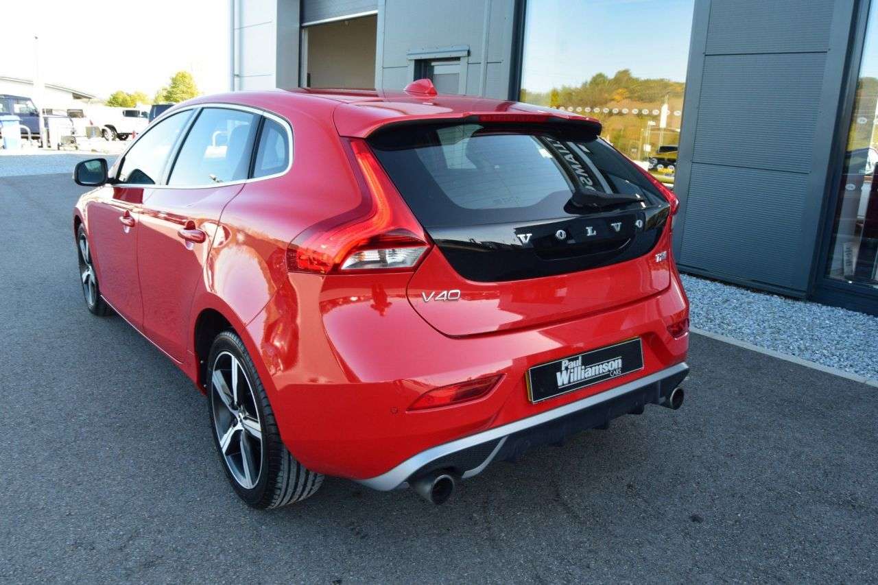 2017 VOLVO V40 2017 VOLVO V40