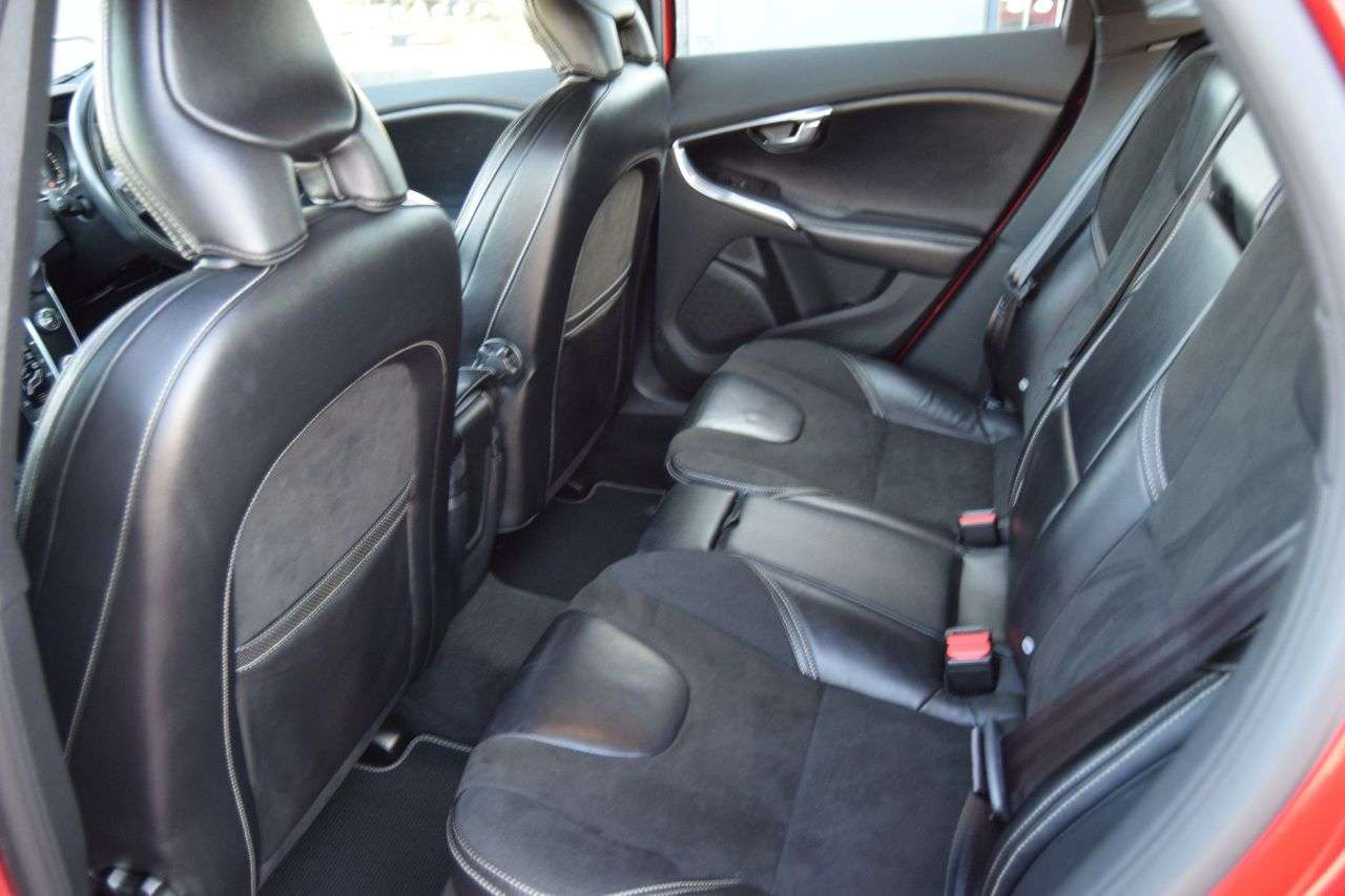 2017 VOLVO V40 2017 VOLVO V40