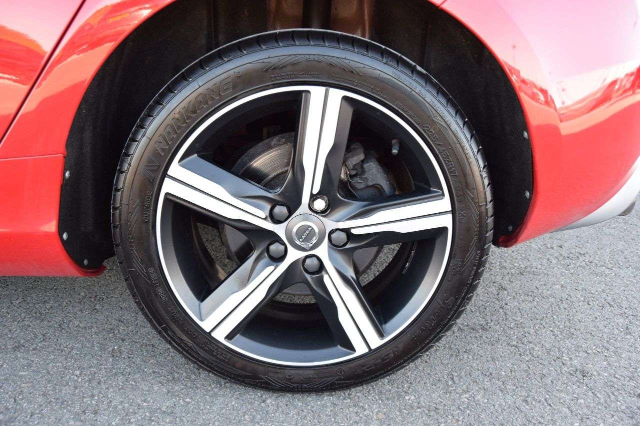 2017 VOLVO V40 2017 VOLVO V40