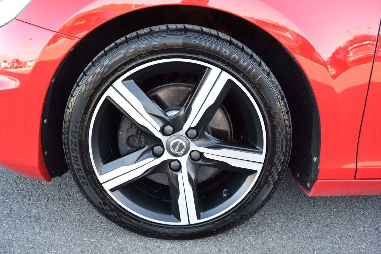 2017 VOLVO V40 2017 VOLVO V40