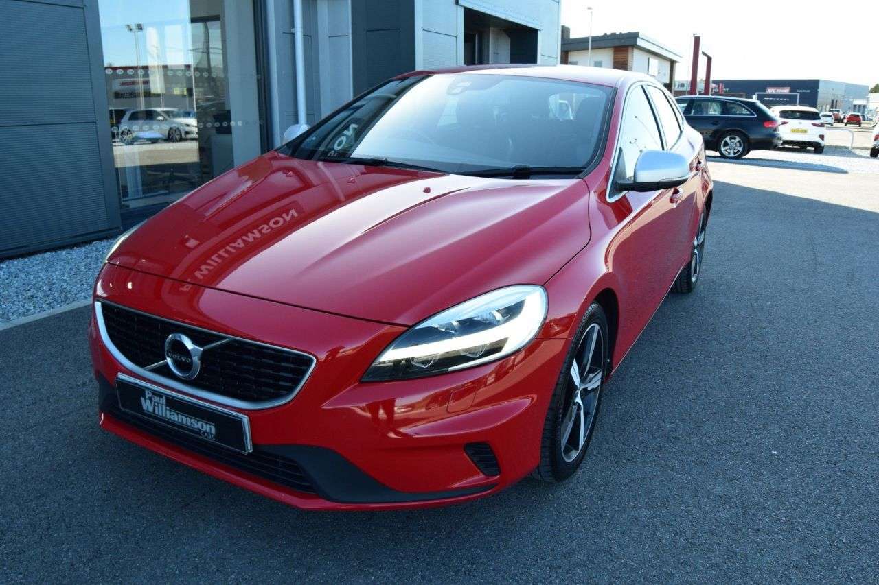 2017 VOLVO V40 2017 VOLVO V40