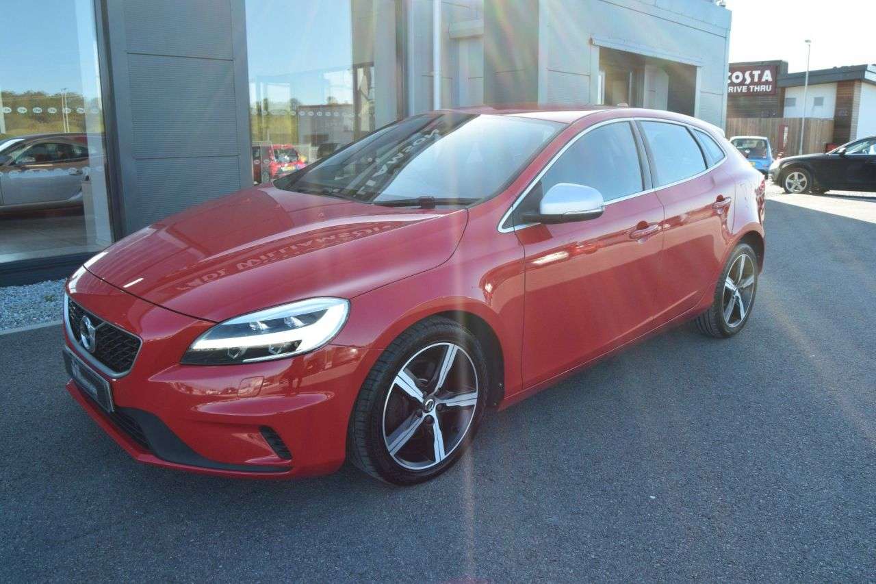 2017 VOLVO V40 2017 VOLVO V40