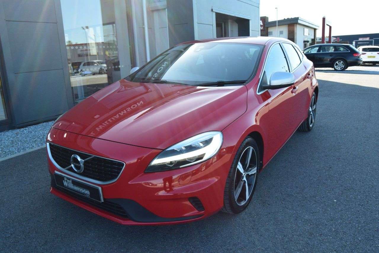 2017 VOLVO V40 2017 VOLVO V40