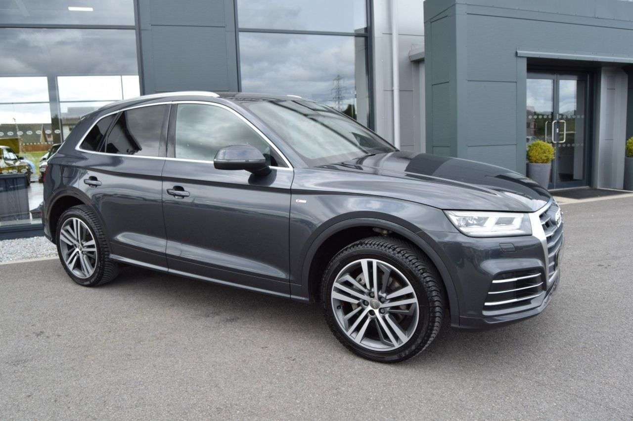 A 2019 AUDI Q5 2.0 TDI 40 S line SUV 5dr Diesel S Tronic quattro Euro 6 (s/s) (190 ps) A 2019 AUDI Q5 2.0 TDI 40 S line SUV 5dr Diesel S Tronic quattro Euro 6 (s/s) (190 ps)