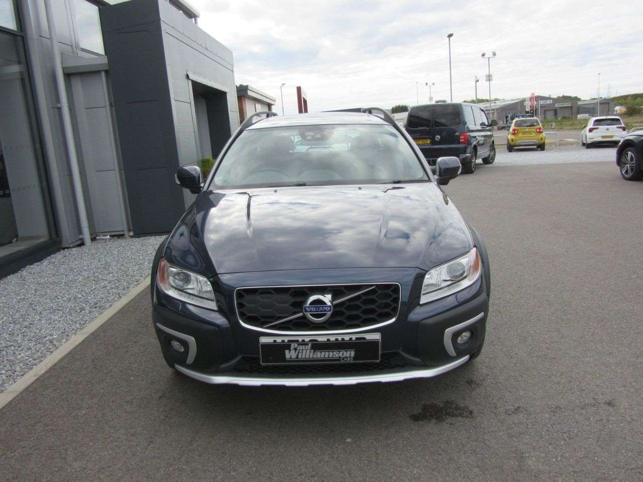 A 2013 VOLVO XC70 2.4 D5 SE Lux Estate 5dr Diesel Geartronic AWD Euro 5 (215 ps) A 2013 VOLVO XC70 2.4 D5 SE Lux Estate 5dr Diesel Geartronic AWD Euro 5 (215 ps)