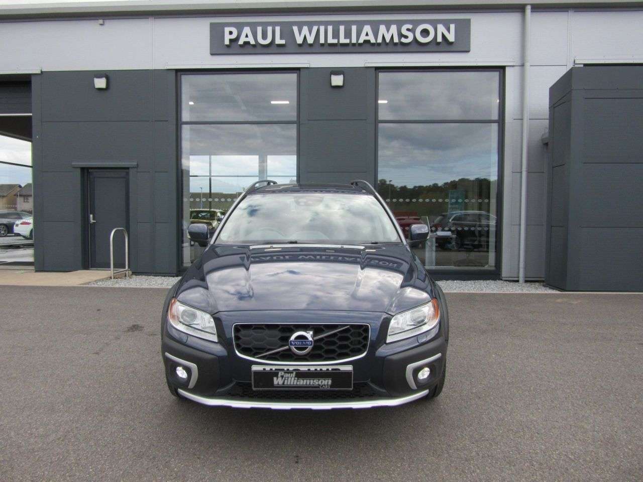 A 2013 VOLVO XC70 2.4 D5 SE Lux Estate 5dr Diesel Geartronic AWD Euro 5 (215 ps) A 2013 VOLVO XC70 2.4 D5 SE Lux Estate 5dr Diesel Geartronic AWD Euro 5 (215 ps)