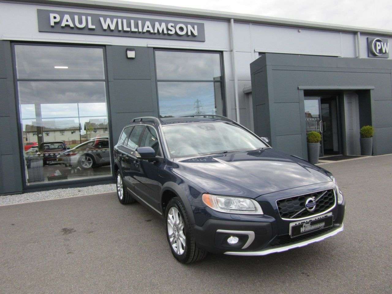 A 2013 VOLVO XC70 2.4 D5 SE Lux Estate 5dr Diesel Geartronic AWD Euro 5 (215 ps) A 2013 VOLVO XC70 2.4 D5 SE Lux Estate 5dr Diesel Geartronic AWD Euro 5 (215 ps)