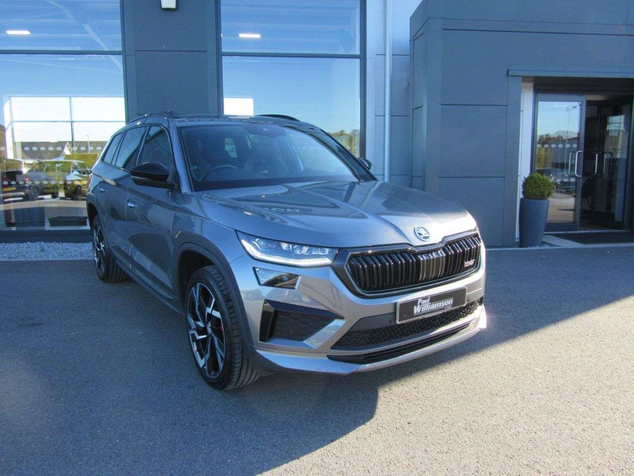 A 2023 SKODA KODIAQ 2.0 TSI vRS SUV 5dr Petrol DSG 4WD Euro 6 (s/s) (7 Seat) (245 ps) A 2023 SKODA KODIAQ 2.0 TSI vRS SUV 5dr Petrol DSG 4WD Euro 6 (s/s) (7 Seat) (245 ps)