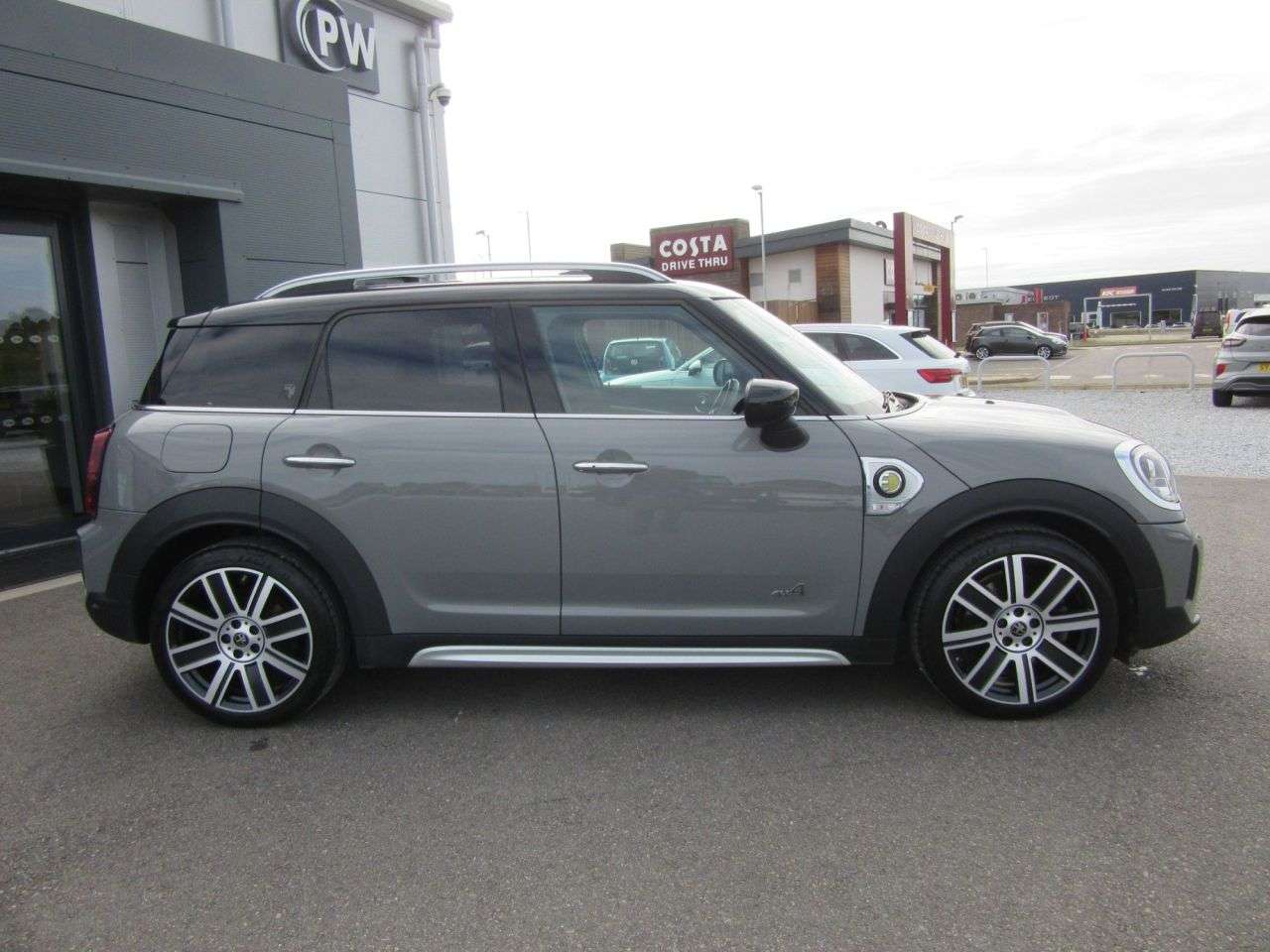 A 2022 MINI COUNTRYMAN 1.5 10kWh Cooper SE Exclusive SUV 5dr Petrol Plug-in Hybrid Auto ALL4 Euro A 2022 MINI COUNTRYMAN 1.5 10kWh Cooper SE Exclusive SUV 5dr Petrol Plug-in Hybrid Auto ALL4 Euro