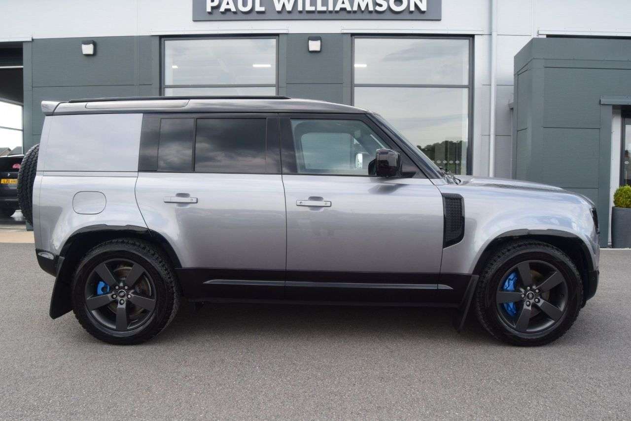 A 2023 LAND ROVER DEFENDER 3.0 D300 MHEV X-Dynamic HSE Hard Top SUV 5dr Diesel Auto 4WD MWB Euro 6 (s/ A 2023 LAND ROVER DEFENDER 3.0 D300 MHEV X-Dynamic HSE Hard Top SUV 5dr Diesel Auto 4WD MWB Euro 6 (s/