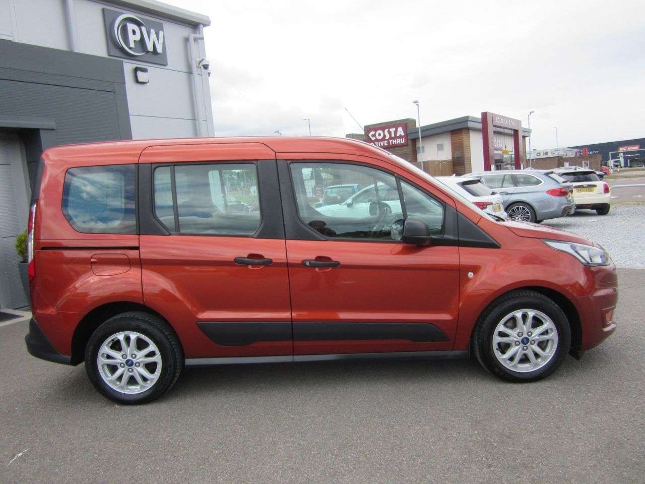 A 2021 FORD TOURNEO CONNECT 1.5 EcoBlue Zetec MPV 5dr Diesel Manual Euro 6 (s/s) (120 ps) A 2021 FORD TOURNEO CONNECT 1.5 EcoBlue Zetec MPV 5dr Diesel Manual Euro 6 (s/s) (120 ps)