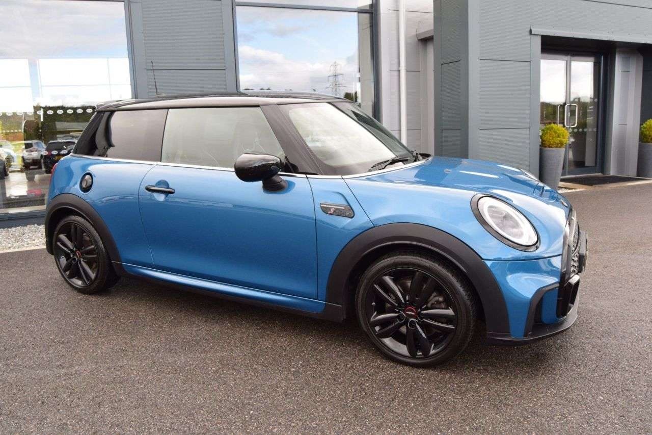 A 2022 MINI HATCH 2.0 Cooper S Sport Hatchback 3dr Petrol Steptronic Euro 6 (s/s) (178 ps) A 2022 MINI HATCH 2.0 Cooper S Sport Hatchback 3dr Petrol Steptronic Euro 6 (s/s) (178 ps)