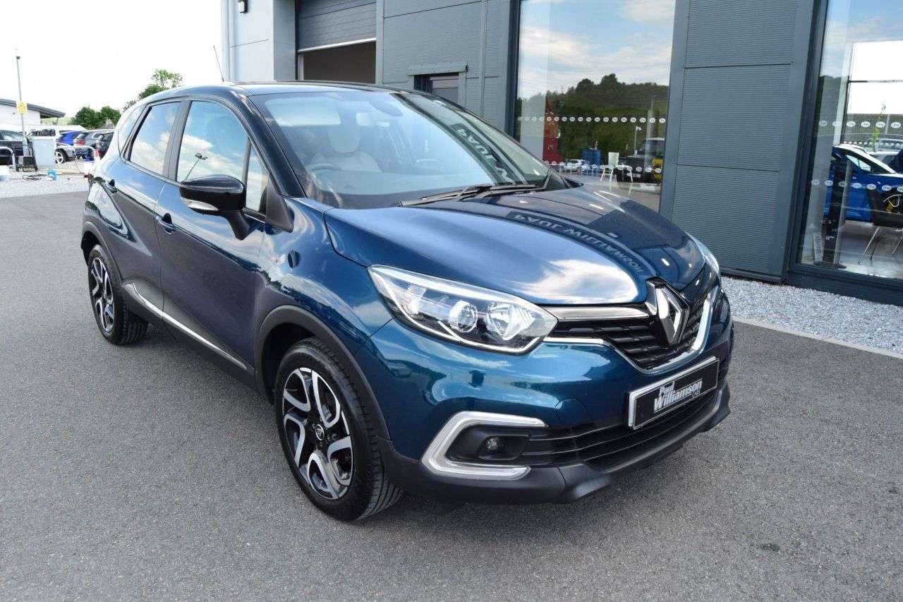 A 2020 RENAULT CAPTUR 0.9 TCe ENERGY Iconic SUV 5dr Petrol Manual Euro 6 (s/s) (90 ps) A 2020 RENAULT CAPTUR 0.9 TCe ENERGY Iconic SUV 5dr Petrol Manual Euro 6 (s/s) (90 ps)