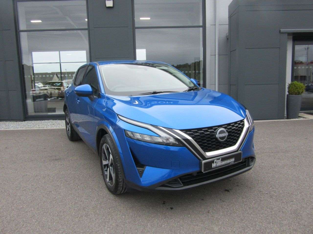 A 2022 NISSAN QASHQAI 1.3 DIG-T MHEV N-Connecta SUV 5dr Petrol Hybrid Manual Euro 6 (s/s) (140 ps A 2022 NISSAN QASHQAI 1.3 DIG-T MHEV N-Connecta SUV 5dr Petrol Hybrid Manual Euro 6 (s/s) (140 ps