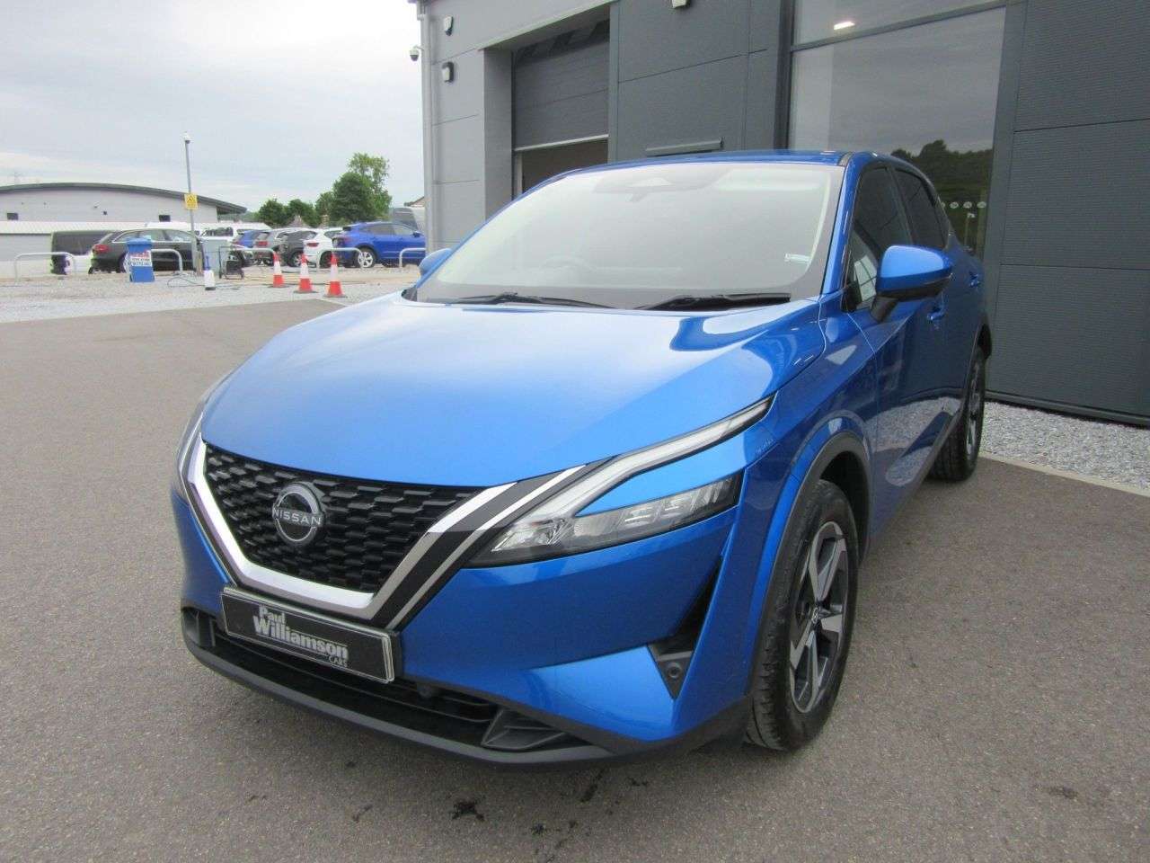 A 2022 NISSAN QASHQAI 1.3 DIG-T MHEV N-Connecta SUV 5dr Petrol Hybrid Manual Euro 6 (s/s) (140 ps A 2022 NISSAN QASHQAI 1.3 DIG-T MHEV N-Connecta SUV 5dr Petrol Hybrid Manual Euro 6 (s/s) (140 ps