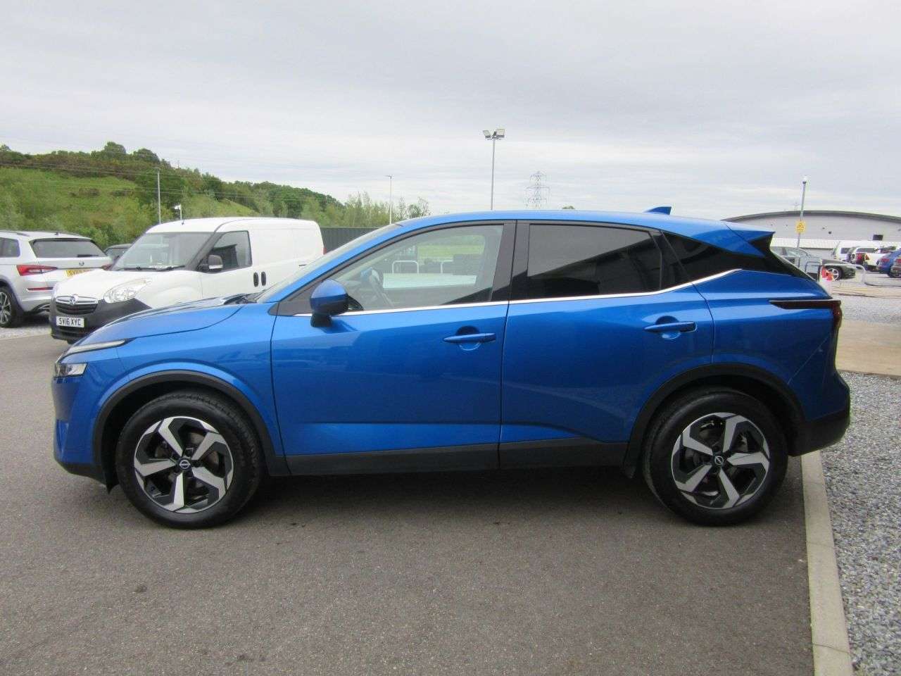 A 2022 NISSAN QASHQAI 1.3 DIG-T MHEV N-Connecta SUV 5dr Petrol Hybrid Manual Euro 6 (s/s) (140 ps A 2022 NISSAN QASHQAI 1.3 DIG-T MHEV N-Connecta SUV 5dr Petrol Hybrid Manual Euro 6 (s/s) (140 ps