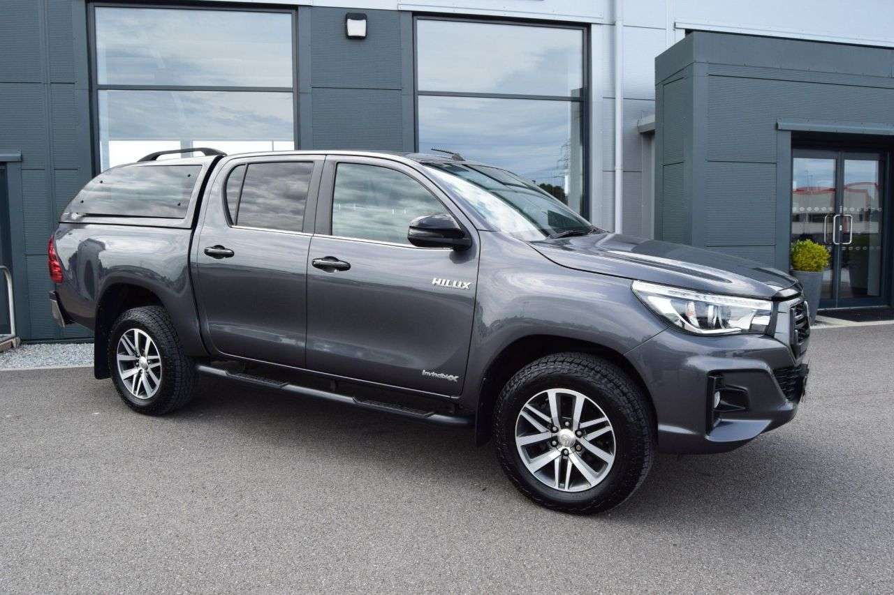 A 2020 TOYOTA HI-LUX 2.4 D-4D Invincible X Pickup Double Cab 4dr Diesel Manual 4WD Euro 6 (s/s) A 2020 TOYOTA HI-LUX 2.4 D-4D Invincible X Pickup Double Cab 4dr Diesel Manual 4WD Euro 6 (s/s)