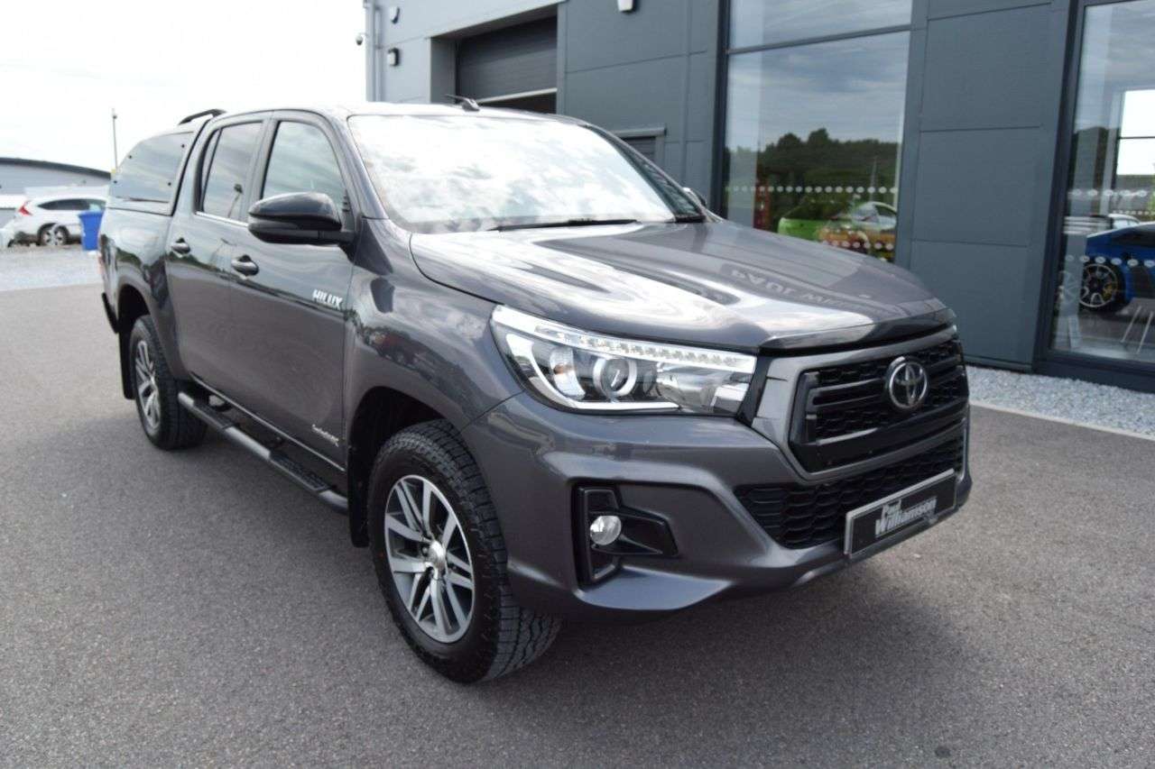 A 2020 TOYOTA HI-LUX 2.4 D-4D Invincible X Pickup Double Cab 4dr Diesel Manual 4WD Euro 6 (s/s) A 2020 TOYOTA HI-LUX 2.4 D-4D Invincible X Pickup Double Cab 4dr Diesel Manual 4WD Euro 6 (s/s)