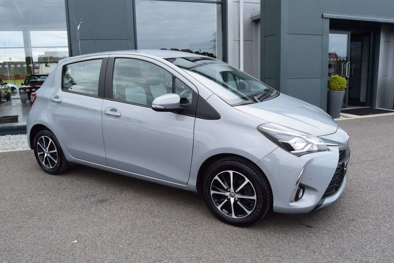 A 2019 TOYOTA YARIS 1.5 VVT-i Icon Tech Hatchback 5dr Petrol Manual Euro 6 (111 ps) A 2019 TOYOTA YARIS 1.5 VVT-i Icon Tech Hatchback 5dr Petrol Manual Euro 6 (111 ps)