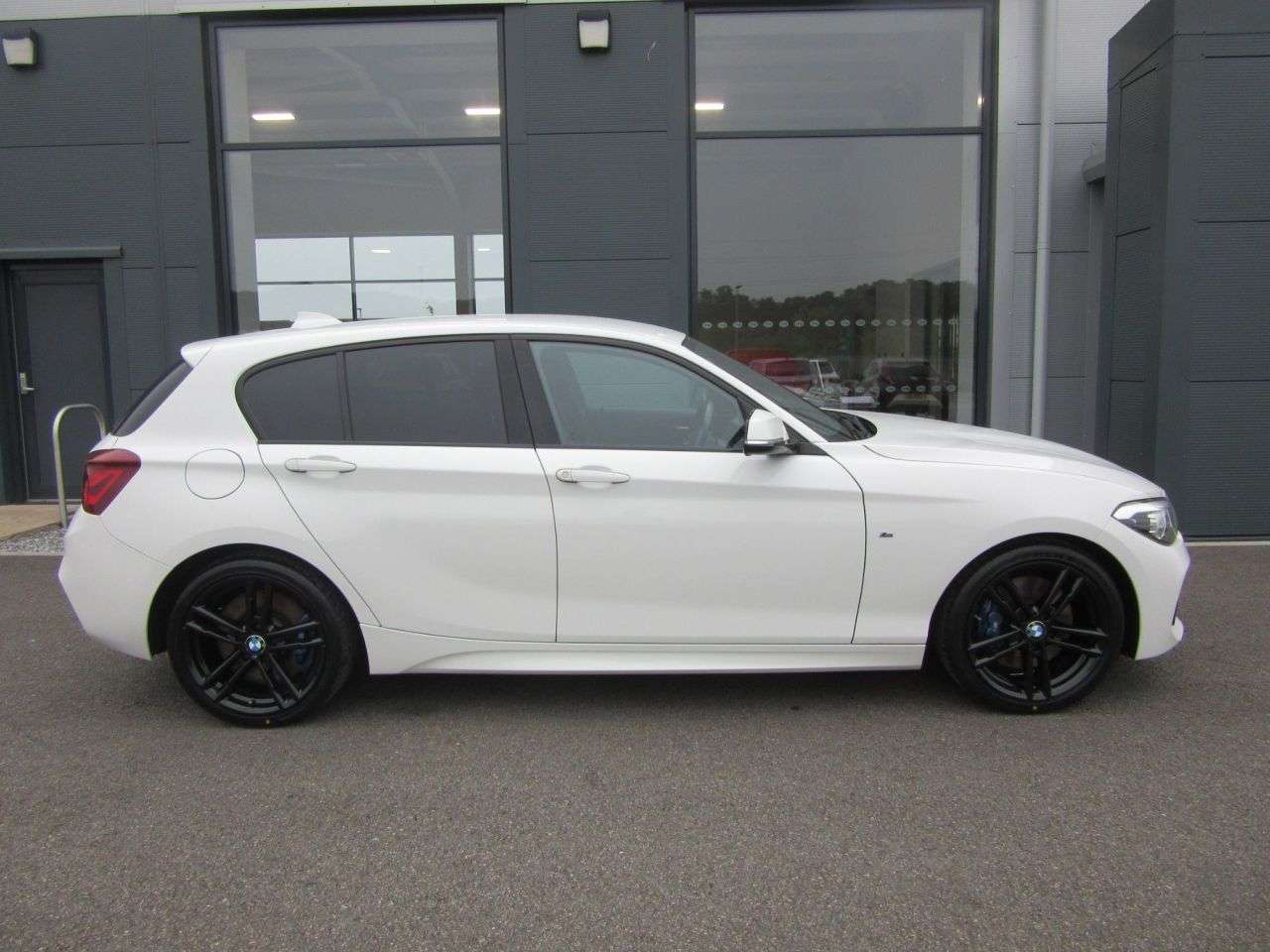 A 2019 BMW 1 SERIES 1.5 118i GPF M Sport Shadow Edition Hatchback 5dr Petrol Manual Euro 6 (s/s A 2019 BMW 1 SERIES 1.5 118i GPF M Sport Shadow Edition Hatchback 5dr Petrol Manual Euro 6 (s/s