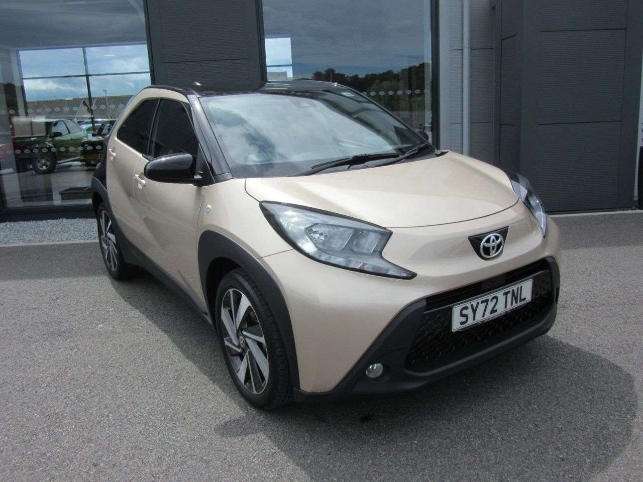A 2022 TOYOTA AYGO X 1.0 VVT-i Edge Hatchback 5dr Petrol x-shift Euro 6 (s/s) (72 ps) A 2022 TOYOTA AYGO X 1.0 VVT-i Edge Hatchback 5dr Petrol x-shift Euro 6 (s/s) (72 ps)