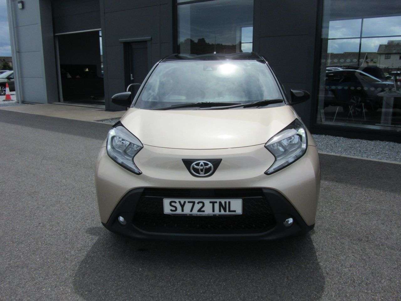 A 2022 TOYOTA AYGO X 1.0 VVT-i Edge Hatchback 5dr Petrol x-shift Euro 6 (s/s) (72 ps) A 2022 TOYOTA AYGO X 1.0 VVT-i Edge Hatchback 5dr Petrol x-shift Euro 6 (s/s) (72 ps)