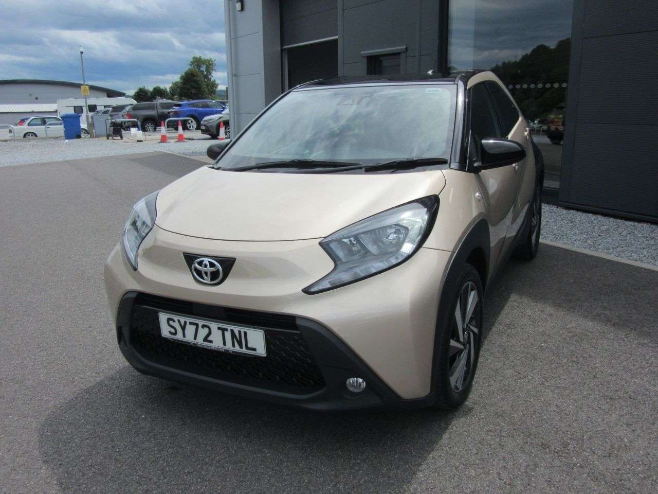 A 2022 TOYOTA AYGO X 1.0 VVT-i Edge Hatchback 5dr Petrol x-shift Euro 6 (s/s) (72 ps) A 2022 TOYOTA AYGO X 1.0 VVT-i Edge Hatchback 5dr Petrol x-shift Euro 6 (s/s) (72 ps)