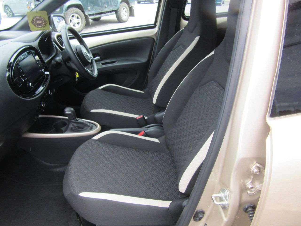 2022 TOYOTA AYGO X 2022 TOYOTA AYGO X