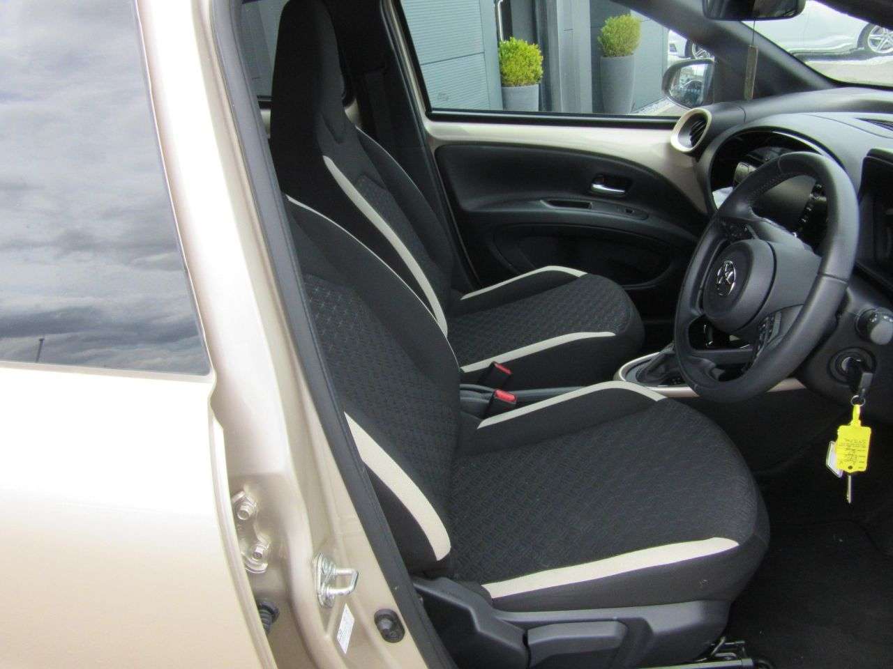 2022 TOYOTA AYGO X 2022 TOYOTA AYGO X