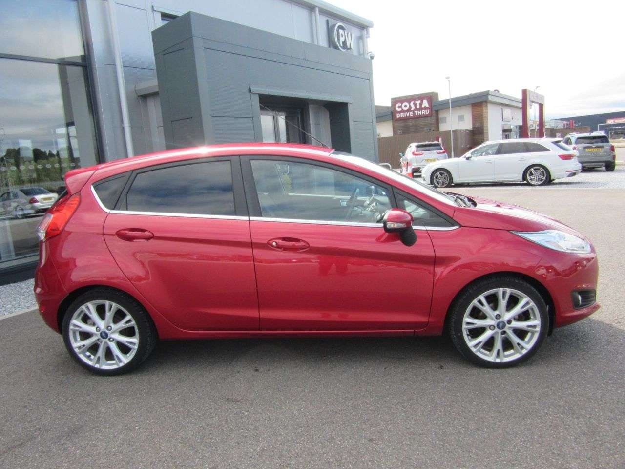 A 2017 FORD FIESTA 1.0T EcoBoost Titanium Hatchback 5dr Petrol Manual Euro 6 (s/s) (100 ps) A 2017 FORD FIESTA 1.0T EcoBoost Titanium Hatchback 5dr Petrol Manual Euro 6 (s/s) (100 ps)