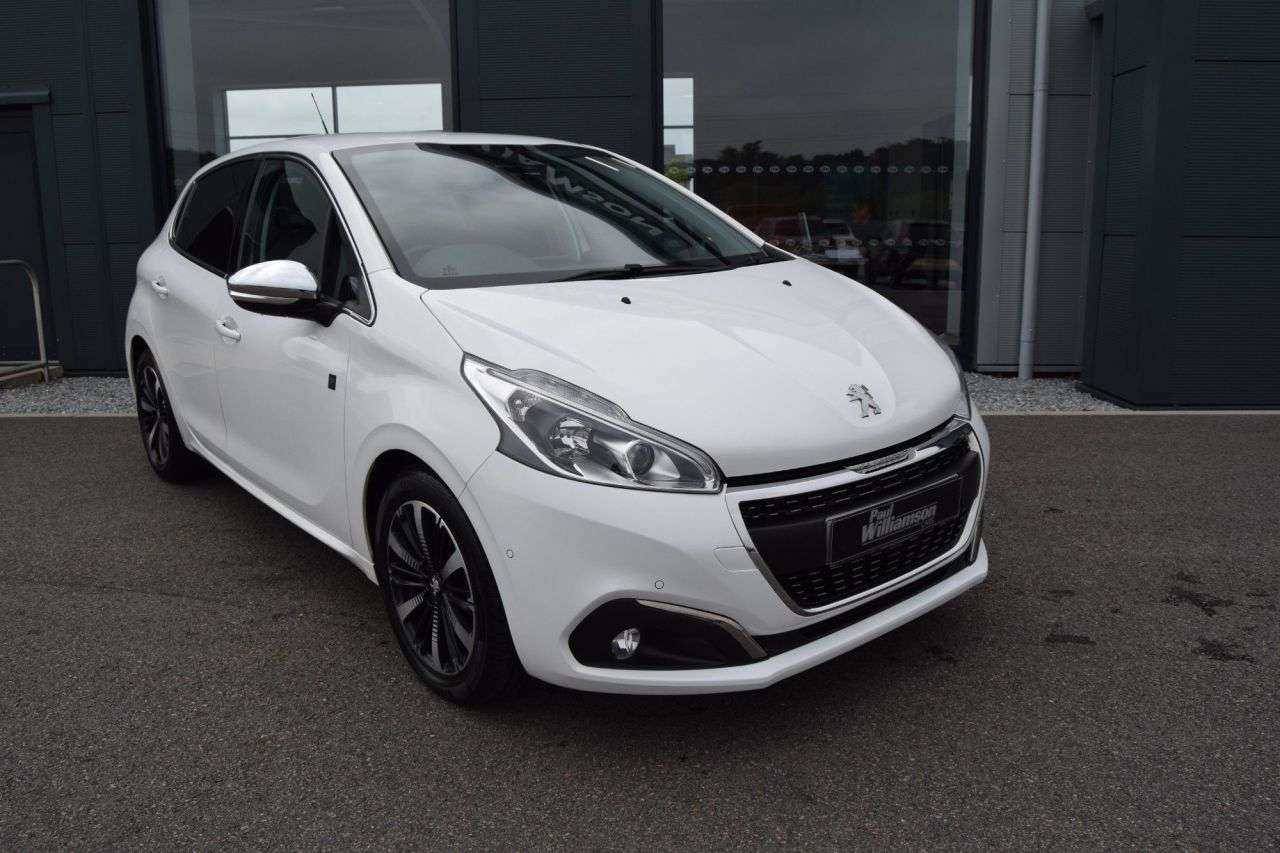 A 2019 PEUGEOT 208 1.2 PureTech Tech Edition Hatchback 5dr Petrol Manual Euro 6 (s/s) (82 ps) A 2019 PEUGEOT 208 1.2 PureTech Tech Edition Hatchback 5dr Petrol Manual Euro 6 (s/s) (82 ps)
