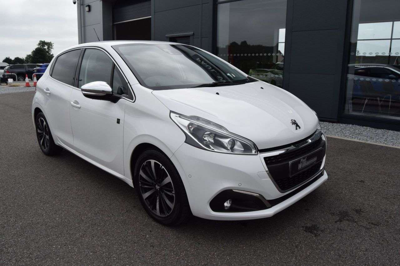 A 2019 PEUGEOT 208 1.2 PureTech Tech Edition Hatchback 5dr Petrol Manual Euro 6 (s/s) (82 ps) A 2019 PEUGEOT 208 1.2 PureTech Tech Edition Hatchback 5dr Petrol Manual Euro 6 (s/s) (82 ps)