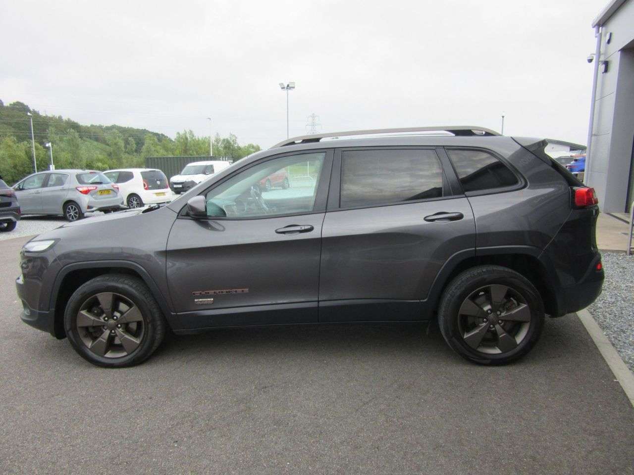 A 2016 JEEP CHEROKEE 2.2 MultiJetII 75th Anniversary SUV 5dr Diesel Auto 4WD Euro 6 (s/s) (200 p A 2016 JEEP CHEROKEE 2.2 MultiJetII 75th Anniversary SUV 5dr Diesel Auto 4WD Euro 6 (s/s) (200 p