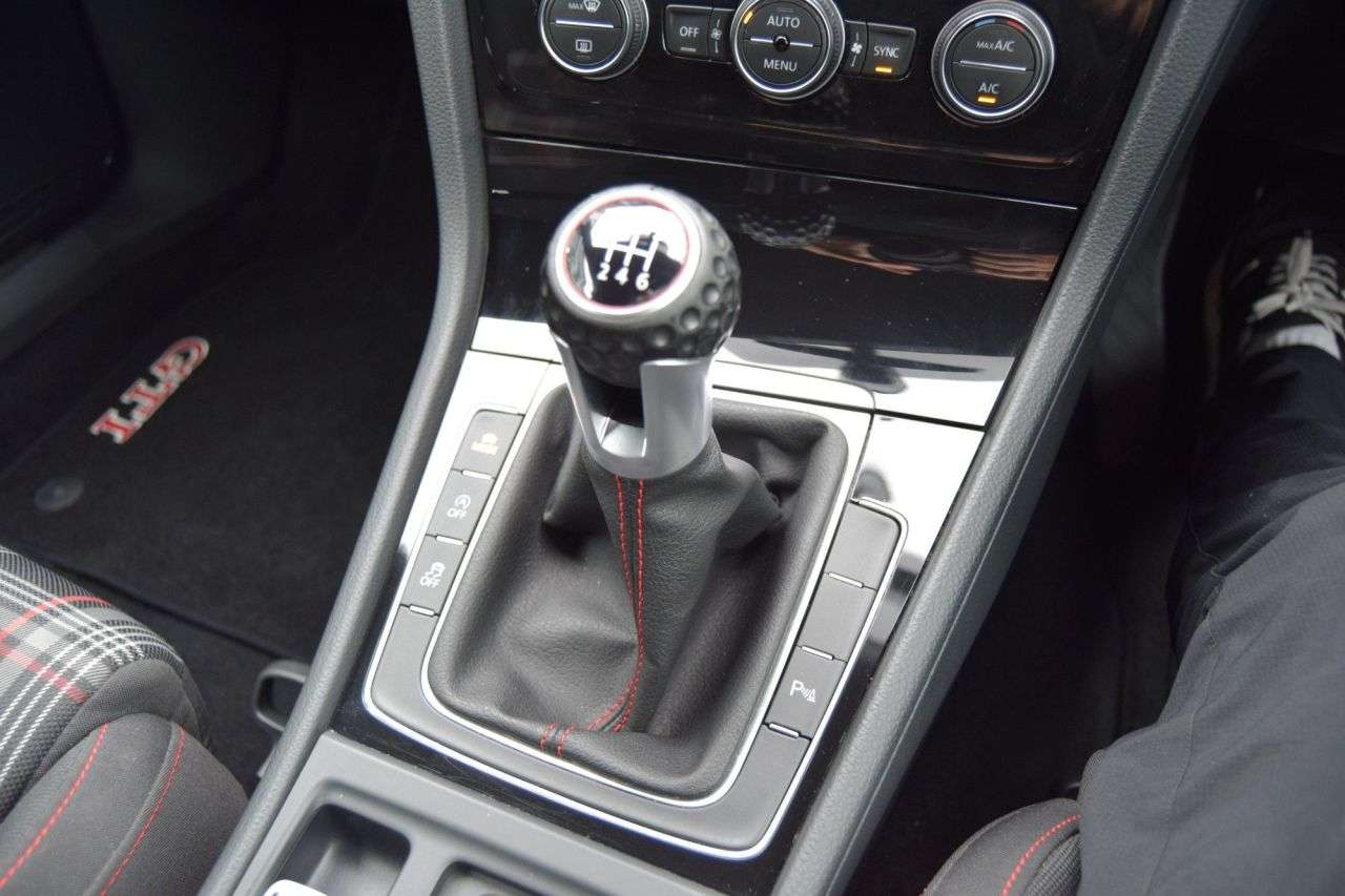 2018 VOLKSWAGEN GOLF 2018 VOLKSWAGEN GOLF
