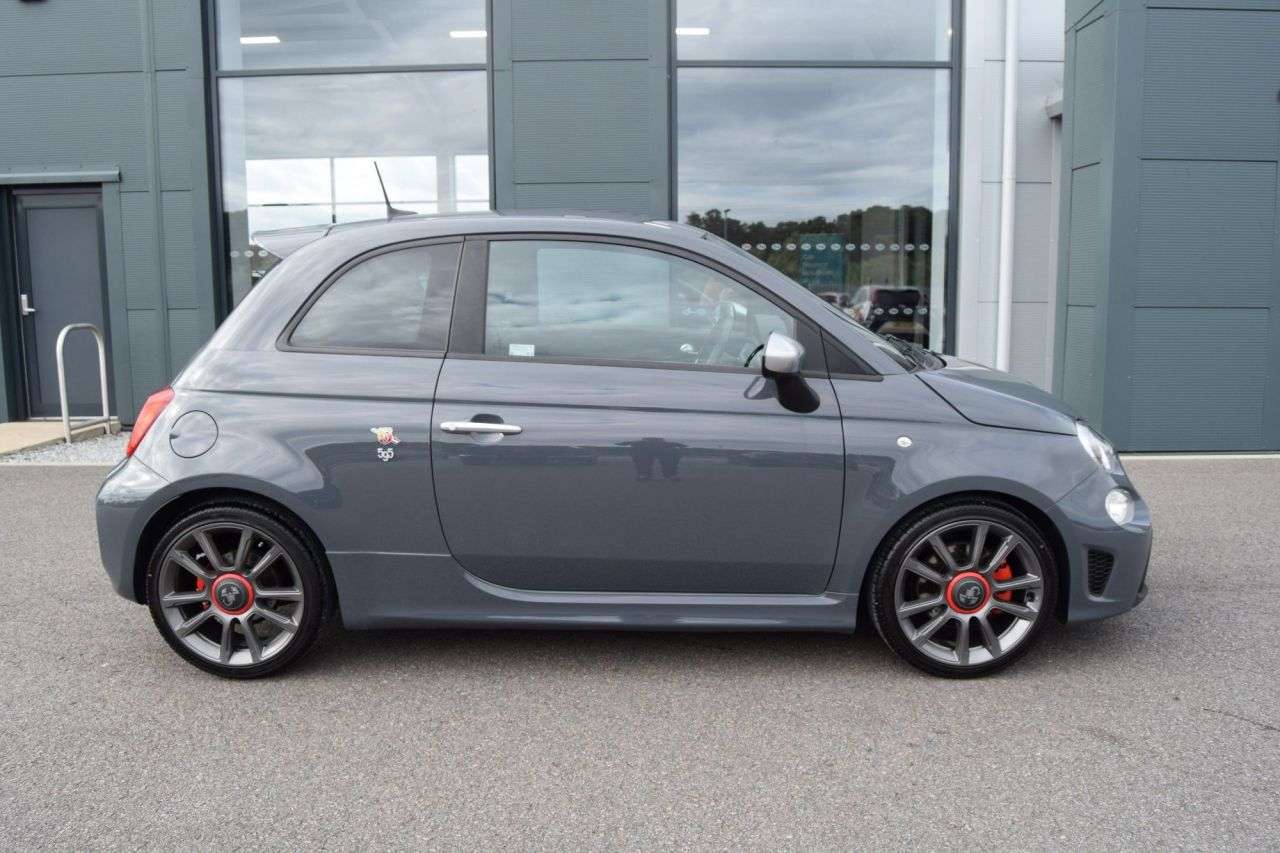 2021 ABARTH 595 2021 ABARTH 595