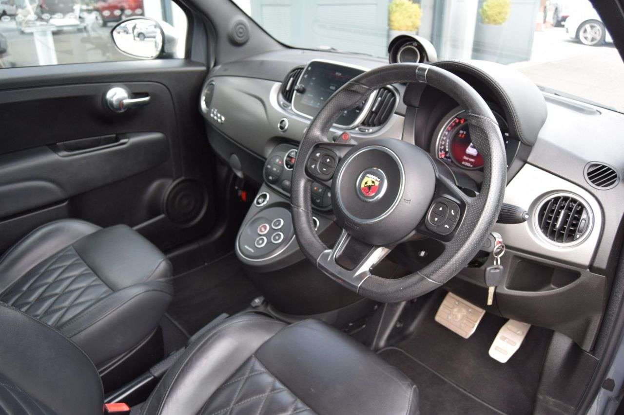 2021 ABARTH 595 2021 ABARTH 595