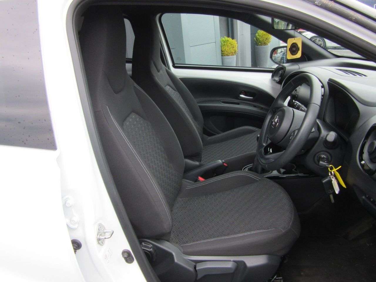 2023 TOYOTA AYGO X 2023 TOYOTA AYGO X