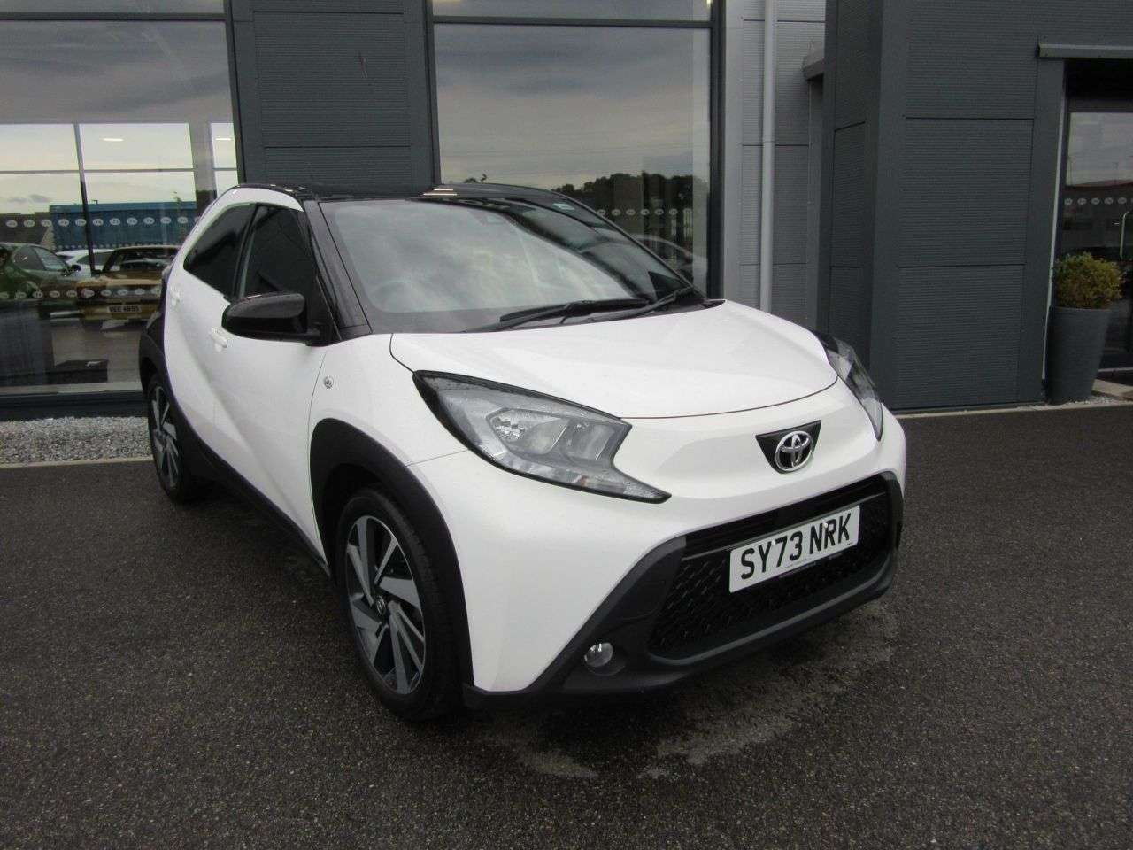 A 2023 TOYOTA AYGO X 1.0 VVT-i Edge Hatchback 5dr Petrol Manual Euro 6 (s/s) (72 ps) A 2023 TOYOTA AYGO X 1.0 VVT-i Edge Hatchback 5dr Petrol Manual Euro 6 (s/s) (72 ps)
