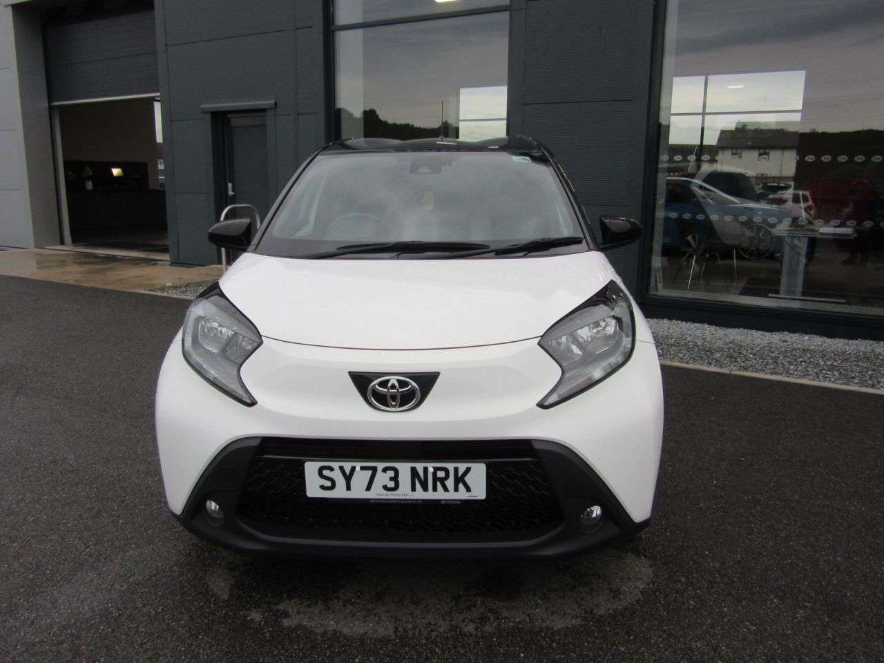 A 2023 TOYOTA AYGO X 1.0 VVT-i Edge Hatchback 5dr Petrol Manual Euro 6 (s/s) (72 ps) A 2023 TOYOTA AYGO X 1.0 VVT-i Edge Hatchback 5dr Petrol Manual Euro 6 (s/s) (72 ps)
