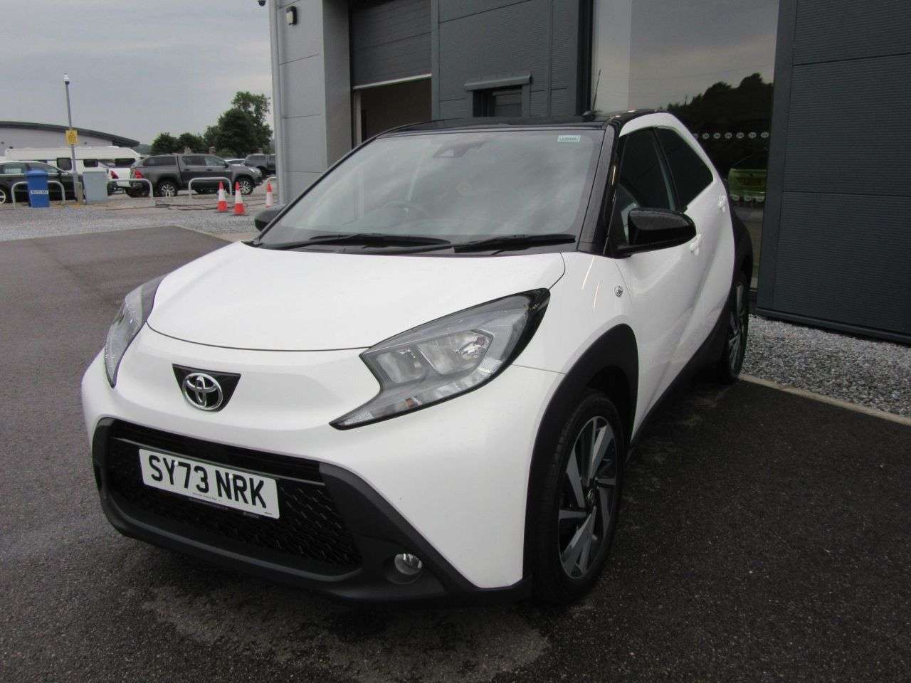 A 2023 TOYOTA AYGO X 1.0 VVT-i Edge Hatchback 5dr Petrol Manual Euro 6 (s/s) (72 ps) A 2023 TOYOTA AYGO X 1.0 VVT-i Edge Hatchback 5dr Petrol Manual Euro 6 (s/s) (72 ps)